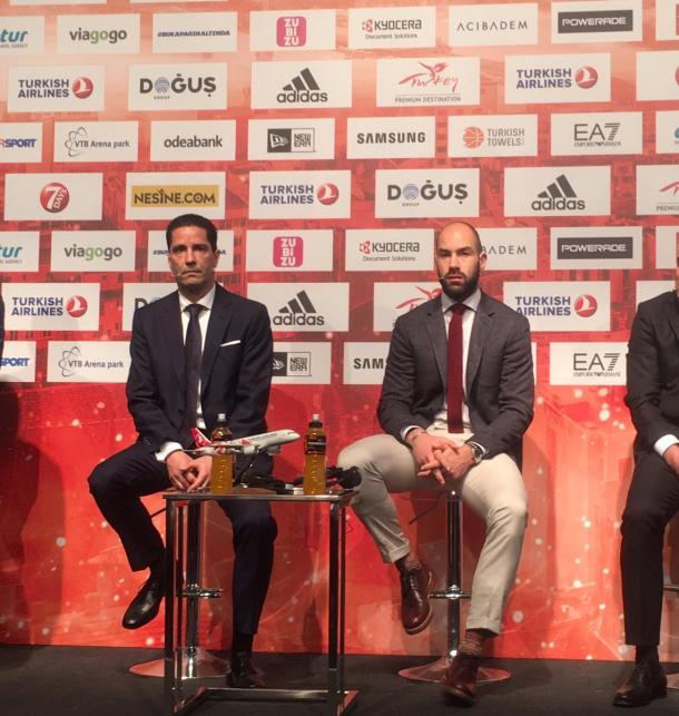 Sfairopoulos e Spanoulis alla conferenza stampa di presentazione delle Final Four. | Fonte: twitter.com/olympiakosbc