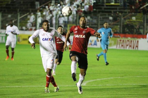 Atacante Rodrigo Silva criou uma das chances de perigo a favor do Xavante (Foto: Jonathan Silva/GE Brasil)