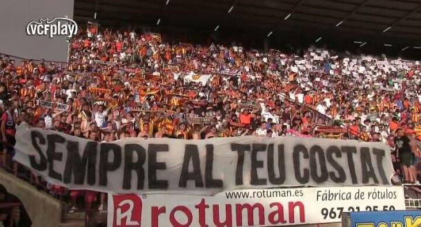 Pancarta que mostró la afición del Valencia previa al partido. | Imagen: www.vcfplay.com