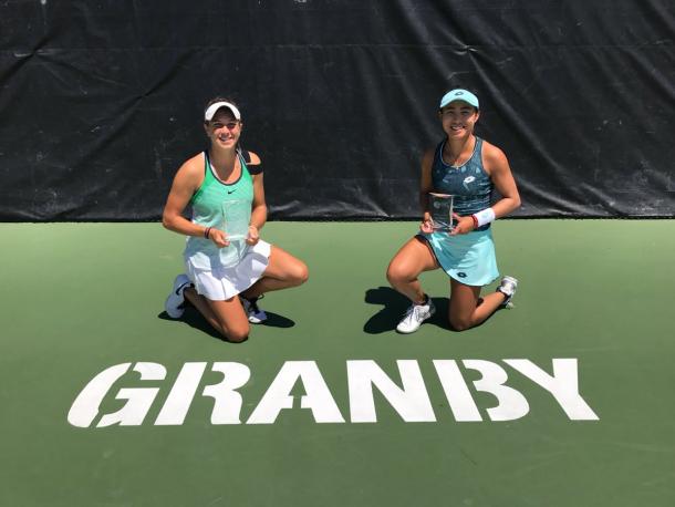 Ellen Perez and Carol Zhao pose with their respective trophies after winning the 2017 Challenger Banque Nationale De Granby doubles title. | Photo via Perez’s official Twitter