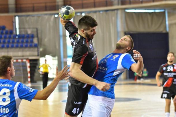 Imanol Garciandia en una acción con Héctor González. Foto: CB Ciudad de Logroño.
