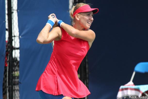 Elena Vesnina hits a backhand | Photo: Max Gao / VAVEL USA Tennis