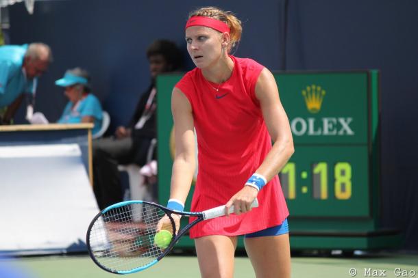 Lucie Safarova prepares to serve | Photo: Max Gao / VAVEL USA Tennis