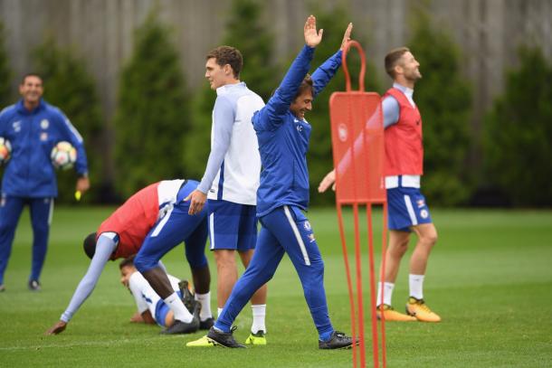 Conte disfrutando de los entrenamientos con sus jugadores | Foto: Chelsea.
