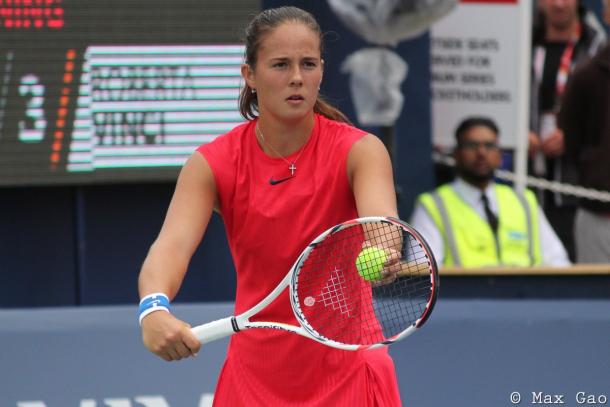 Daria Kasatkina prepares to serve | Photo: Max Gao / VAVEL USA Tennis