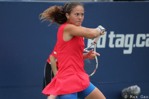 Daria Kasatkina in action against Roberta Vinci | Photo: Max Gao / VAVEL USA Tennis