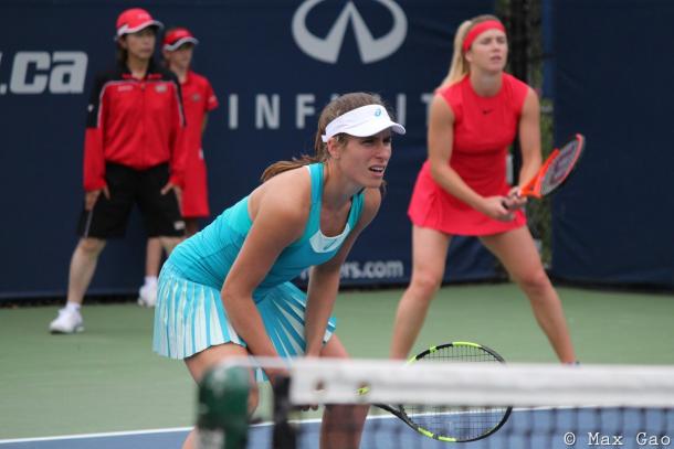 Johanna Konta in action during her doubles match | Photo: Max Gao / VAVEL USA Tennis