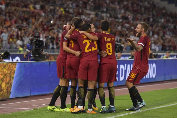 Los jugadores romanos celebran un gol | Foto: AS Roma