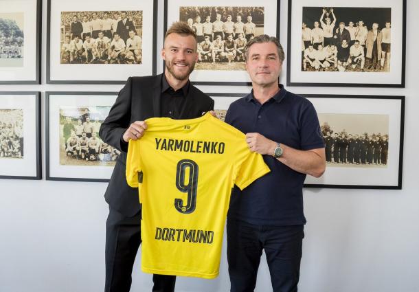 Yarmolenko, left, with Michael Zorc. | Photo: Borussia Dortmund.