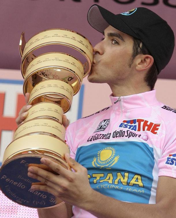 Alberto Contador con el titulo del Giro | Fuente: Giro