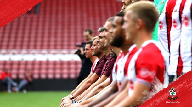 Pellegrino y sus jugadores en la cesión de fotos oficial | Foto: Southampton.