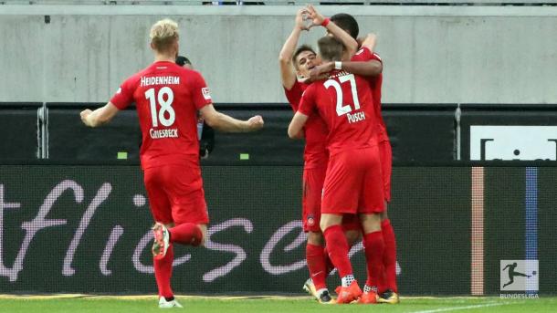 Heidenheim players celebrate. | Photo: Bundesliga.