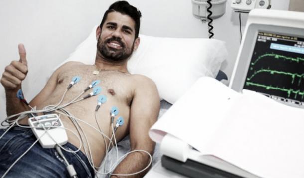 Diego Costa realizando exames médicos | Foto: Divulgação/Atlético de Madrid