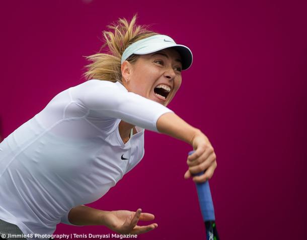 Maria Sharapova serves at the Tianjin Open | Photo: Jimmie48 Tennis Photography