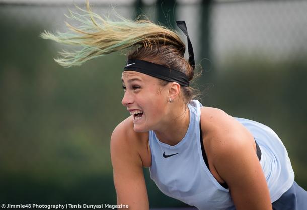 Aryna Sabalenka serves at the Tianjin Open, where she ultimately fell to Maria Sharapova | Photo: Jimmie48 Tennis Photography