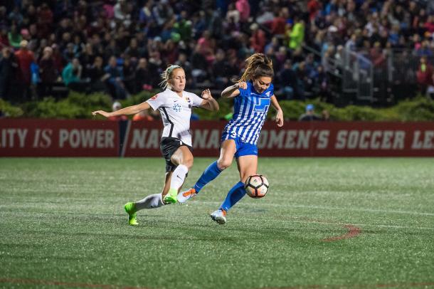 Nikki Stanton (left) and Brooke Elby (right) battle it out during the last game of the season l Source: @BostonBreakers  on Twitter