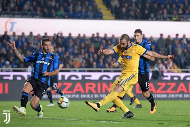 Higuain in azione contro l'Atalanta. Foto: Twitter JuventusFC