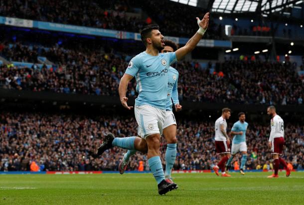 Agüero celebrando el gol que lo convierte en el máximo goleador histórico del Manchester City.