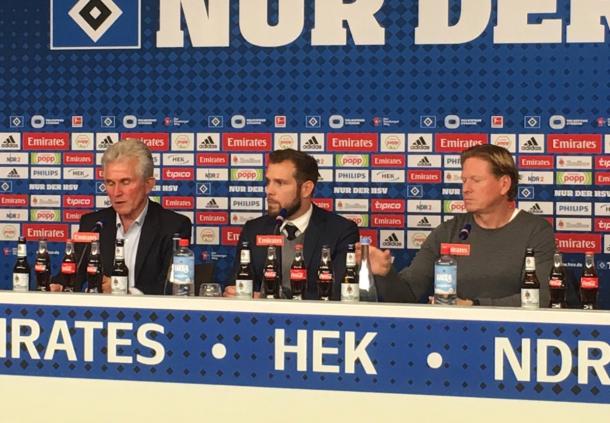 Los dos entrenadores en rueda de prensa. Foto: Hamburger SV