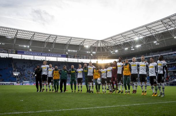 I giocatori del Gladbach festeggiano la vittoria | Twitter Borussia