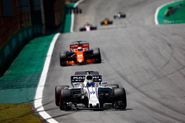 Massa adelantaba a Alonso en la relanzada / Fuente: @WilliamsRacing