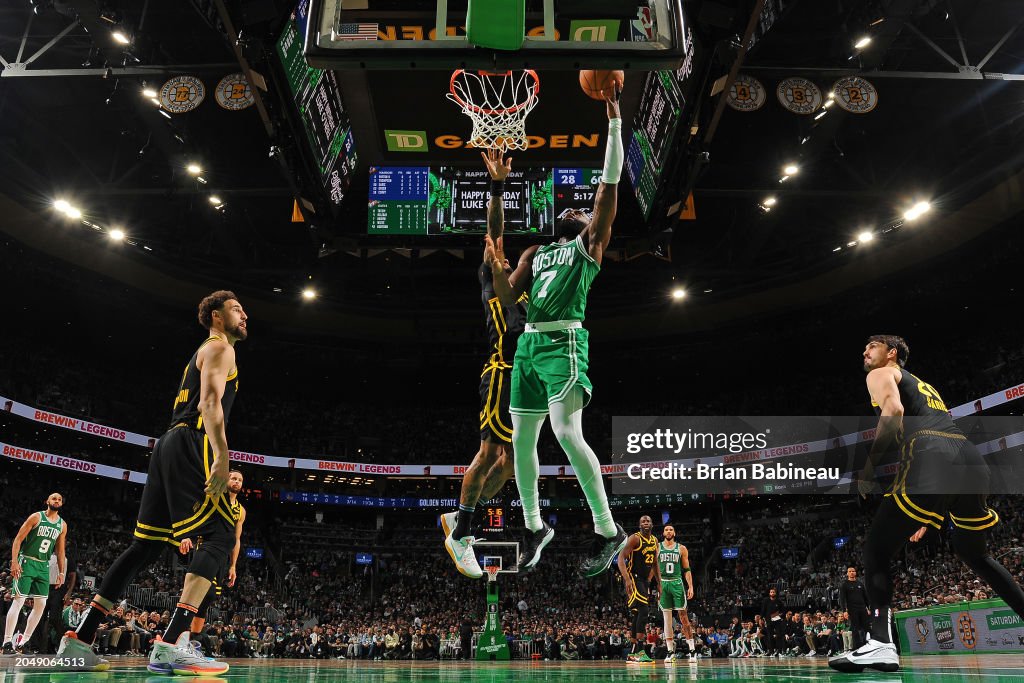 Jaylen Brown #7 of the Boston Celtics drives to the basket during the game against the Golden State Warriors on March 3, 2024 at the TD Garden in Boston, Massachusetts. NOTE TO USER: User expressly acknowledges and agrees that, by downloading and or using this photograph, User is consenting to the terms and conditions of the Getty Images License Agreement. Mandatory Copyright Notice: Copyright 2024 NBAE (Photo by Brian Babineau/NBAE via Getty Images)