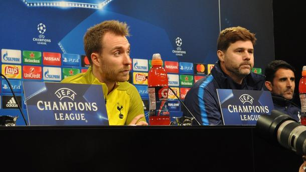 Eriksen junto a Pochettino | Foto: Tottenham.