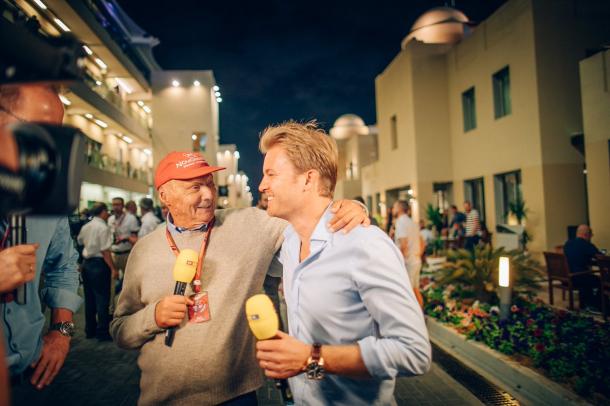 Rosberg in compagni di Niki Lauda al GP di Abu Dhabi 2017 - Fonte: profilo twitter Nico Rosberg