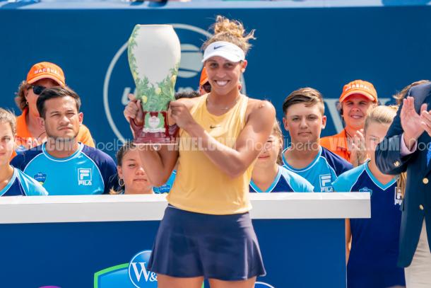 Madison Keys with her title in Cincinnati | Photo: Noel John Alberto