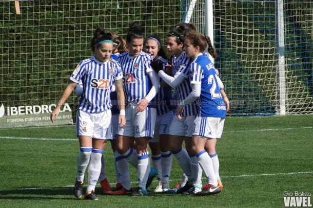 Las jugadoras de la Real celebrando el gol de Nerea. Foto: Giovanni Batista Rodríguez (VAVEL)