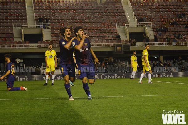 Cucu y Aleñá celebran el gol del centrocampista de Mataró | Foto: Noelia Déniz - VAVEL