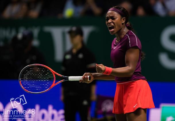 Sloane Stephens reacts to winning the second set against Karolina Pliskova (J48Tennis)