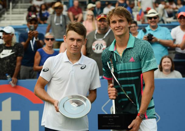 Zverev and de Minaur pose with their respective trophies (Noel Alberto/VAVEL USA)