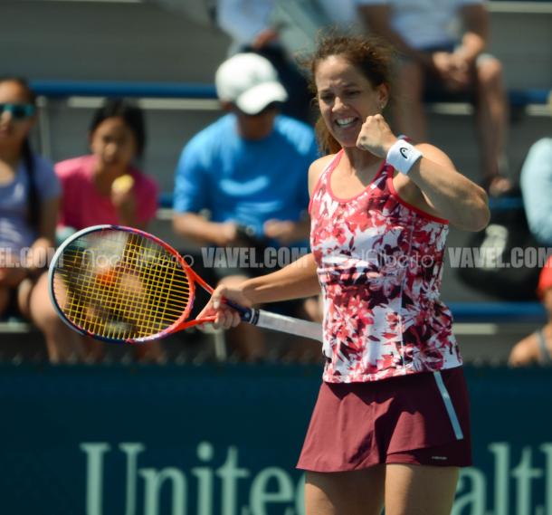 Patty Schnyder celebrates her win (Noel Alberto/VAVEL USA)