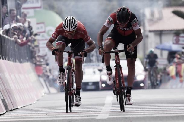 Dillier y Stuyven luchan por la etapa | Foto: Giro de Italia oficial