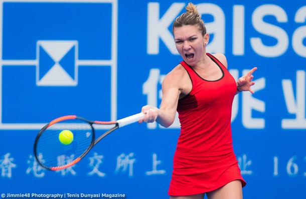 Simona Halep in action during her first-round win | Photo: Jimmie48 Tennis Photography
