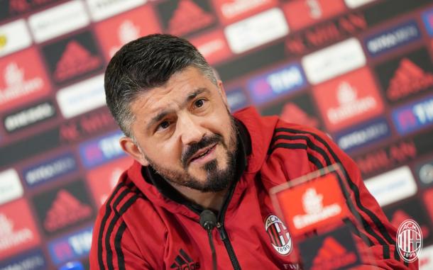 Rino Gattuso in conferenza stampa. | Fonte Immagine: Twitter AC Milan