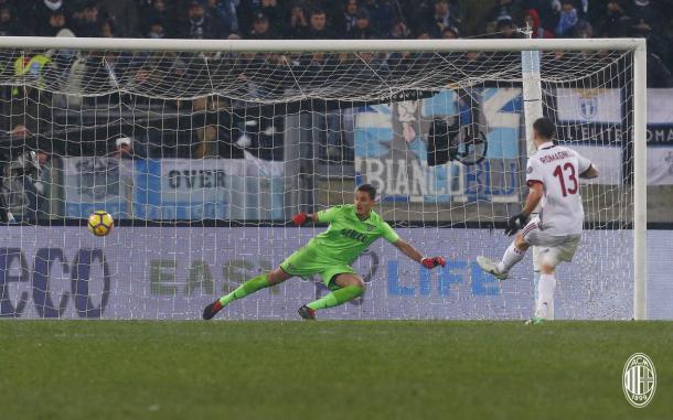 Romagnoli desloca Strakosha e dá classificação ao Milan (Foto: Divulgação/AC Milan)
