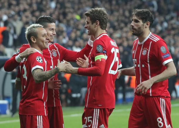I giocatori del Bayern festeggiano durante la gara di Champions League con il Besiktas. Foto: Twitter FC Bayern Munchen