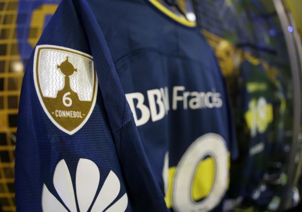 El parche de CONMEBOL indicando la cantidad de Libertadores de Boca | Foto: Boca Jrs.