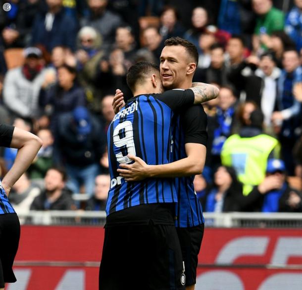 Perisic e Icardi se abrazan en uno de los goles | Foto: Inter
