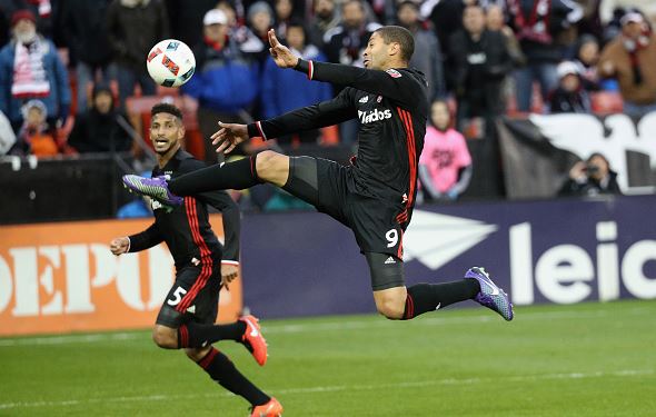 Alvaro Saborio (right) of D.C. United shoots the ball against the Colorado Rapids in the second half at RFK Stadium | Rob Carr - Getty Images