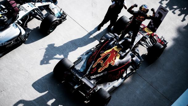 La gran victoria de Red Bull en China da esperanzas a Renault | Foto: @redbullracing