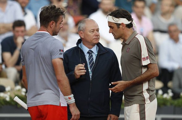 Federer y Wawrinka en el momento de la suspensión Foto: Daily Express