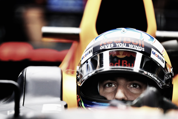 Ricciardo, atento desde el box | Fuente: Getty Images