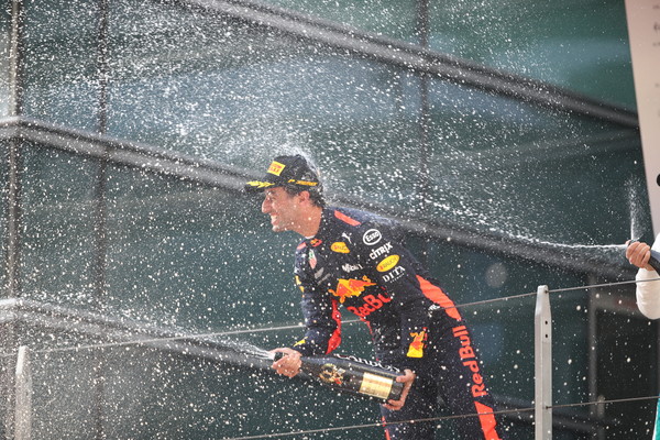 Daniel Ricciardo celebrando su victoria en el GP de China. Fuente: Getty Images
