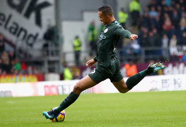 Danilo chuta a gol. Foto: Getty Images
