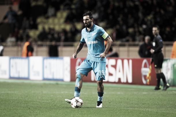 Danny donning Zenit's captain's armband. (Source: Telegraaf)