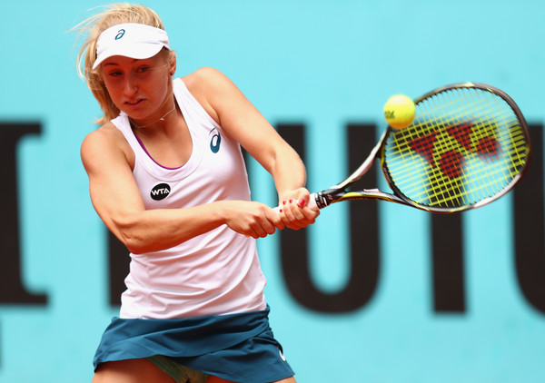 Daria Gavrilova hitting a backhand at the 2016 Mutua Madrid Open. | Photo: Julian Finney/Getty Images