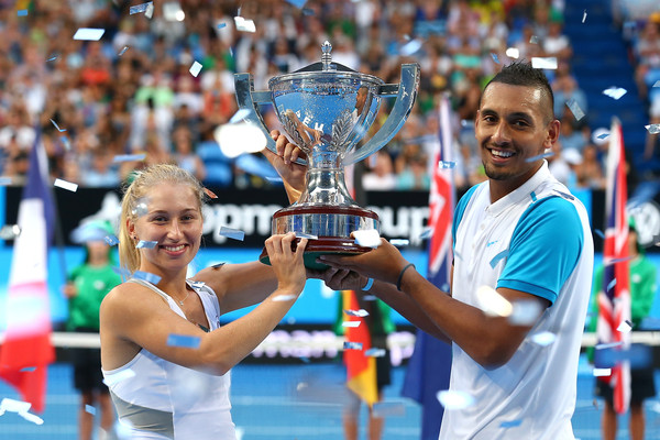 Daria Gavrilova and Nick Kyrgios pose with the winner's trophy after winning the 2016 Hopman Cup. | Photo: Paul Kane/Getty Images AsiaPac